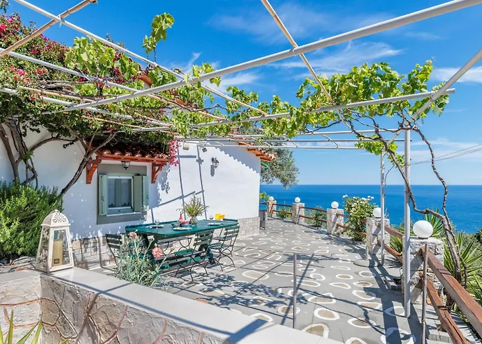 Anagennisis - Sea View & Close To Case de vacanță